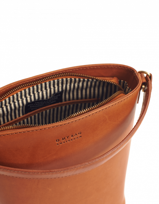O My Bag Tasche Bobbi Bucket Bag cognac – Bild 3