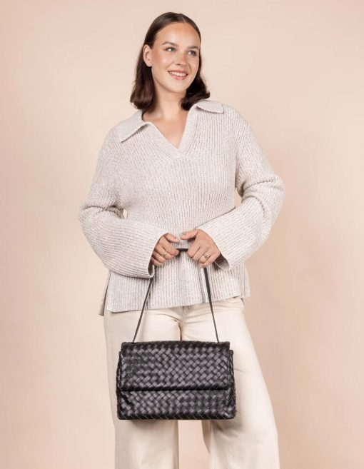 Umhängetasche Kenzie Black Woven Classic Leather – Bild 7