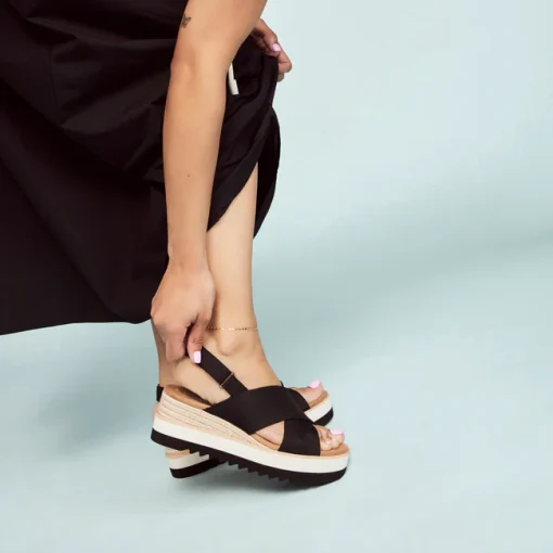 Toms Diana Crossover Keilsandale black – Bild 3